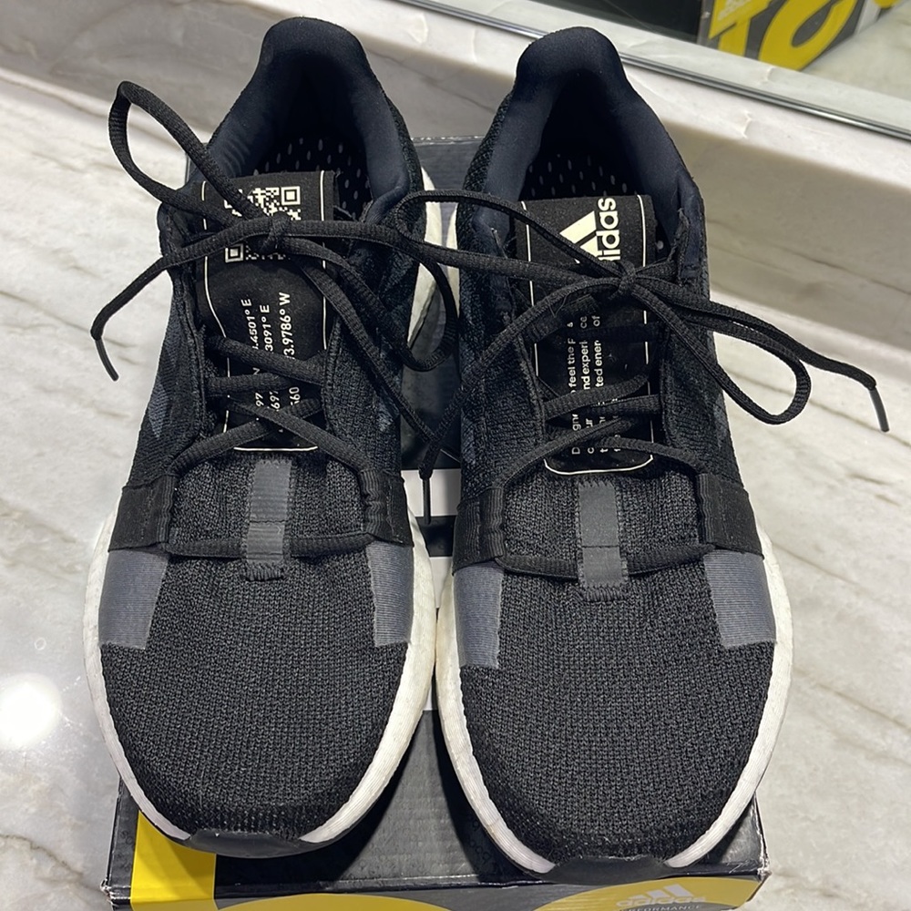 Men’s Adidas-Senseboost Go Size 8